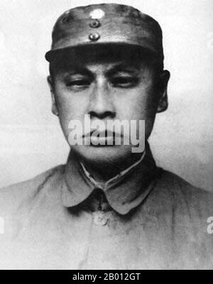 Chine : Chen Yi (26 août 1901 - 6 janvier 1972), commandant militaire communiste chinois et homme politique. Chen est né à Lezhi, près de Chengdu, dans le Sichuan, dans la famille d'un magistrat modérément riche. Camarade de Lin Biao de leur époque de guérilla, Chen était un commandant de la nouvelle quatrième armée pendant la guerre sino-japonaise (1937-1945), a dirigé la contre-offensive de Shandong pendant la guerre civile chinoise, Et plus tard, il commande les armées communistes qui ont vaincu les forces du KMT à Huai-Hai et qui ont conquis la région du Yangtze inférieur en 1948-49. Il a été fait maréchal de l'Armée populaire de libération (ALP). Banque D'Images