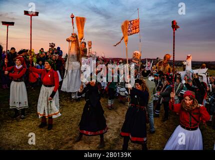 Unetice, République Tchèque. 15 février 2020. Les promenades traditionnelles de carnaval de Roztoky près de Prague à Unetice, République tchèque, le samedi 15 février 2020. Crédit: Roman Vondous/Ctk Photo/Alay Live News Banque D'Images