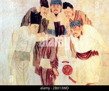 Chine : Empereur Taizu de la chanson (21 mars 927 - 14 novembre 976) jouant du cuju avec le Premier ministre Zhao pu. Tableau de défilement par Qian Xuan (1235-1305), c. 1300.4 l'empereur Taizu, également connu sous le nom de Zhao Kuangyin, était le premier dirigeant de la dynastie Song (Nord) (r. 960-976). En 960, Song Taizu a aidé à réunir la majeure partie de la Chine après la fragmentation et la rébellion entre la chute de la dynastie Tang en 907 et l'établissement de la dynastie Song. Il a établi les règles et la politique de base de Song ancêtre pour les futurs empereurs. Il a été rappelé pour son expansion du système national d'examen civil. Banque D'Images