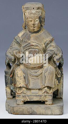 Chine : Mazu (Matsu) ou Tin Hau, la Déesse de la mer et Saint patron des marins d'Asie de l'est. Mazu (Wade–Giles: Matsu, Vietnamien: Ma to) est la déesse indigène de la mer qui est dit pour protéger les pêcheurs et les marins, et est invoqué comme le saint patron de tous les Chinois du Sud et de l'Asie de l'est. Né sous le nom de Lin Moniang, une shamaness, à Fujian vers 960 EC, le culte de Mazu a commencé autour de la dynastie Ming, quand de nombreux temples dédiés à elle ont été érigés dans toute la Chine continentale, puis s'est propagé à d'autres pays avec des populations chinoises outre-mer. Banque D'Images