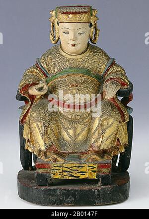 Chine : Mazu (Matsu) ou Tin Hau, la Déesse de la mer et Saint patron des marins d'Asie de l'est. Mazu (Wade–Giles: Matsu, Vietnamien: Ma to) est la déesse indigène de la mer qui est dit pour protéger les pêcheurs et les marins, et est invoqué comme le saint patron de tous les Chinois du Sud et de l'Asie de l'est. Né sous le nom de Lin Moniang, une shamaness, à Fujian vers 960 EC, le culte de Mazu a commencé autour de la dynastie Ming, quand de nombreux temples dédiés à elle ont été érigés dans toute la Chine continentale, puis s'est propagé à d'autres pays avec des populations chinoises outre-mer. Banque D'Images