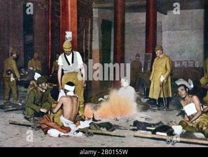 Chine : hôpital de campagne japonais improvisé, Beijing, 1938. Deuxième guerre sino-japonaise (7 juillet 1937 – 9 septembre 1945). La seconde guerre sino-japonaise a été un conflit militaire mené principalement entre la République de Chine et l'Empire du Japon. Après l'attaque japonaise sur Pearl Harbor, la guerre s'est fusionnée avec le conflit plus important de la Seconde Guerre mondiale en tant que front majeur de ce que l'on appelle généralement la guerre du Pacifique. Bien que les deux pays se soient battus par intermittence depuis 1931, la guerre totale a commencé sérieusement en 1937 et s'est terminée seulement avec la capitulation du Japon en 1945. Banque D'Images