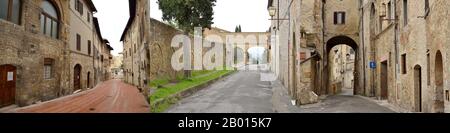 San Gimignano (photos de la ville des rues triptyque), site classé au patrimoine mondial de l'UNESCO - Toscane, Italie, Europe Banque D'Images