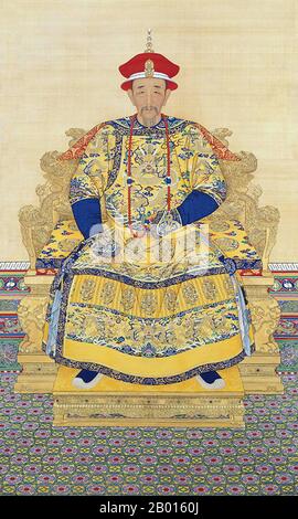 Chine : Kangxi (4 mai 1654 – 20 décembre 1722), 4ème empereur de la dynastie Qing. Peinture suspendue en rouleau, début du XVIIIe siècle. L'empereur Kangxi, nom personnel Xuanye et nom de temple Shengzu, était le quatrième souverain de la dynastie Qing et le deuxième empereur Qing à régner sur la Chine proprement dite, de 1661 à 1722. Le règne de Kangxi de 61 ans en fait l'empereur chinois le plus longtemps régnant de l'histoire (bien que son petit-fils, l'empereur Qianlong, ait eu la plus longue période de pouvoir de facto) et l'un des plus anciens dirigeants régnants du monde. Il était considéré comme l'un des plus grands empereurs de la Chine. Banque D'Images