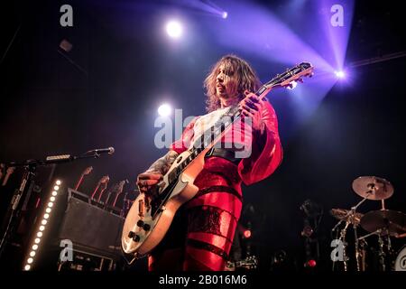 Oslo, Norvège. 17 février 2020. Le groupe de rock britannique The Darkness exécute un concert en direct à Rockefeller à Oslo. Ici, le chanteur et guitariste Justin Hawkins est vu en direct sur scène. (Crédit Photo: Gonzales Photo/Terje Dokken/Alay Live News Banque D'Images