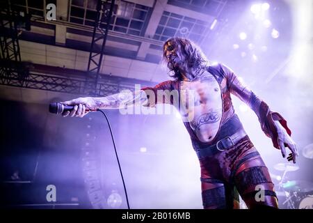 Oslo, Norvège. 17 février 2020. Le groupe de rock britannique The Darkness exécute un concert en direct à Rockefeller à Oslo. Ici, le chanteur et guitariste Justin Hawkins est vu en direct sur scène. (Crédit Photo: Gonzales Photo/Terje Dokken/Alay Live News Banque D'Images