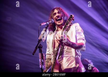 Oslo, Norvège. 17 février 2020. Le groupe de rock britannique The Darkness exécute un concert en direct à Rockefeller à Oslo. Ici, le chanteur et guitariste Justin Hawkins est vu en direct sur scène. (Crédit Photo: Gonzales Photo/Terje Dokken/Alay Live News Banque D'Images