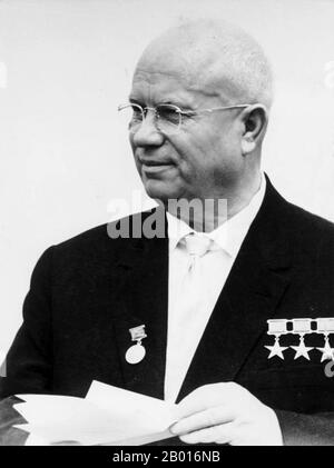 Union soviétique: Nikita Khrouchtchev (15 avril 1894 - 11 septembre 1971), Premier secrétaire du Parti communiste de l'Union soviétique (r.1953-1964), à Berlin-est, juin 1963.Photo de Bundesarchiv, Bild 183-B0628-0015-035 / Heinz Junge (Licence CC BY-sa 3.0).Nikita Sergeïevitch Khrouchtchev a dirigé l'Union soviétique pendant une partie de la Guerre froide.Il a été Premier secrétaire du Parti communiste de l'Union soviétique de 1953 à 1964, et président du Conseil des ministres, ou premier ministre, de 1958 à 1964.Khrouchtchev était responsable de la déstalinisation partielle de l'Union soviétique. Banque D'Images
