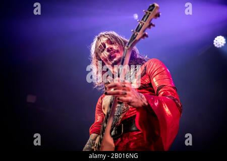 Oslo, Norvège. 17 février 2020. Le groupe de rock britannique The Darkness exécute un concert en direct à Rockefeller à Oslo. Ici, le chanteur et guitariste Justin Hawkins est vu en direct sur scène. (Crédit Photo: Gonzales Photo/Terje Dokken/Alay Live News Banque D'Images