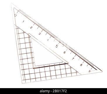 Ancien matériel de mathématiques scolaire. Définir le triangle carré utilisé dans le dessin technique et technique. Plastique. Isolé sur blanc. Banque D'Images