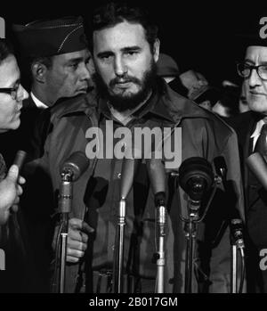 Etats-Unis /Cuba: Fidel Castro arrive à Washington DC.Photo de Warren K. Leffler (1939 -), 15 avril 1959 (domaine public).Fidel Alejandro Castro Ruz (13 août 1926 - 25 novembre 2016) était un dirigeant politique cubain et un ancien révolutionnaire communiste.En tant que chef principal de la révolution cubaine, Castro a été Premier ministre de Cuba de février 1959 à décembre 1976,Puis, en tant que Président du Conseil d'État de Cuba et Président du Conseil des ministres de Cuba jusqu'à sa démission du bureau en février 2008. Banque D'Images