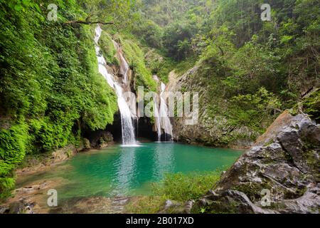 Les chutes d'eau d'El Salto del Caburni dans les Topes de Collantes, Cuba Banque D'Images