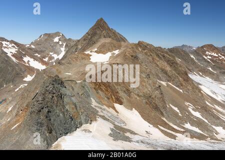 Panorama sur la montagne depuis le sommet du Tyrol, le glacier de Stubai, Autriche. Banque D'Images