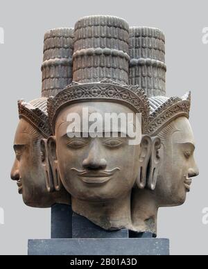 Cambodge: Triple chef de Brahma de Phnom Bok, Siem Reap, maintenant au Musée Guimet, Paris, 9th-10th siècle. Phnom Bok est une colline dans le nord-est de la Baray est au Cambodge, avec un prasat (temple) du même nom construit sur elle. C'est l'une des 'trilogie de montagne', dont chacune a un temple avec un agencement similaire. La création du temple est créditée du règne de Yasovarman I (889–910) entre les 9th et 10th siècles et a été établie après qu'il a déplacé sa capitale à Angkor et l'a nommée Yasodharapura. Les deux autres temples sœurs sont Phnom Bakheng et Phnom Krom. Banque D'Images
