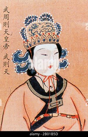 Chine : Empress Wu (17 février 624 - 16 décembre 705), Empress Regnant de la dynastie Zhou (r. 690-705). Peinture de défilement suspendue de la dynastie Ming, 1368-1644. Wu Zetian, nom personnel Wu Zhao, souvent appelé Tian Hou pendant la dynastie Tang et l'impératrice Consort Wu plus tard, était la seule femme dans l'histoire de la Chine à assumer le titre d'impératrice Regnant. Elle a été de facto chef de la Chine d'abord par son mari, l'empereur Gaozong, puis par ses fils, les Emperors Zhongzong et Ruizong de 665 à 690. Elle a ensuite brisé tous les précédents lorsqu'elle a fondé sa propre dynastie en 690, le Zhou. Banque D'Images