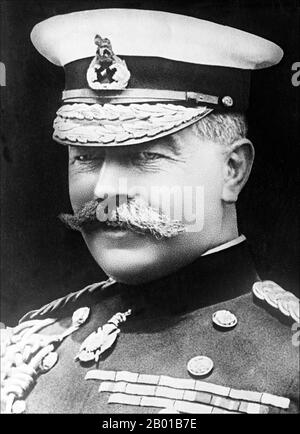 Royaume-Uni: Field Marshal Horatio Herbert Kitchener, 1st Earl Kitchener KG, KP, GCB, OM, GCSI, GCMG, GCIE, ADC, PC (24 juin 1850 - 5 juin 1916), commandant britannique irlandais, patriote et Arch impérialiste. Portrait, 1914. Kitchener a gagné la renommée en 1898 pour avoir remporté la bataille d'Omdurman et obtenu le contrôle du Soudan, après quoi il a reçu le titre de "Lord Kitchener de Khartoum". En tant que chef d'état-major (1900-1902) pendant la Seconde Guerre des Boers, il a joué un rôle clé dans la conquête des républiques des Boers par Lord Roberts, puis a succédé à Roberts comme commandant en chef. Banque D'Images