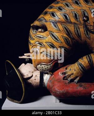 Tipu's Tiger appartenait à Tipu Sultan, dirigeant de Mysore (1782-1799). L'automate en bois presque grandeur nature représente un tigre maulant une figure prostrate dans les vêtements européens. Il y a un organe à l'intérieur du corps du tigre. Lorsqu'une poignée est tournée, l'organe joue et le bras de la victime s'élève et tombe. Le tigre a été pris par les Britanniques du palais de Mysorel après le siège de Seringapatam en 1799. Il a été envoyé au siège de l'East India Company à Londres où il a été exposé. Il a ensuite été transféré au Victoria and Albert Museum de South Kensinction. Banque D'Images