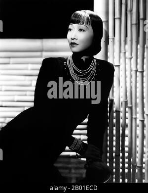 Chine/Etats-Unis: Anna May Wong (3 janvier 1905 - 3 février 1961), star de cinéma sino-américaine. Publicité tirée de « Dangerous to Know », 1938. Anna May Wong était une actrice américaine, la première star de cinéma américaine chinoise et la première américaine asiatique à devenir une star internationale. Sa longue et variée carrière s'est étendue à la fois au cinéma silencieux et au son, à la télévision, à la scène et à la radio. Né près du quartier chinois de Los Angeles, de parents sino-américains de deuxième génération, Wong s'est fait infecter par les films et a commencé à jouer dans les films à un âge précoce. Banque D'Images