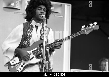 Le groupe Sly et la famille Stone pendant le célèbre festival Isle of Wight en 1970, on estime qu'entre 600 et 700 000 personnes y ont assisté. Samedi 29 Août 1970 Banque D'Images