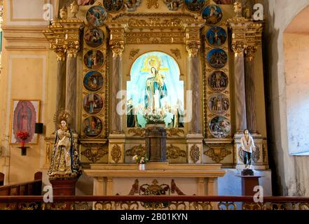 Philippines : la Vierge Marie (mère de Jésus), St. Cathédrale Paul, Vigan, province d'Ilocos sur, île de Luzon. L'actuelle St. La cathédrale Paul a été construite en 1641. Il y avait eu une chapelle plus modeste en bois et en chaume construite sur le même site en 1574, mais elle a subi deux fois les ravages des tremblements de terre, d'abord en 1619, puis quelques années plus tard en 1627. La ville de Vigan est la capitale de la province d'Ilocos sur et située sur la côte ouest de l'île de Luzon. Vigan est la seule ville historique survivante aux Philippines qui remonte au 15e siècle période coloniale espagnole. Banque D'Images