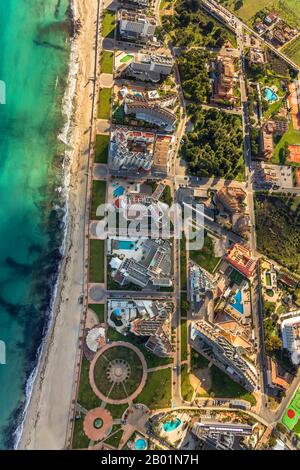 Hôtels à la plage de Cala Millor, 09.01.2020, vue sur l'aerila, Espagne, Iles Baléares, Majorque, Cala Millor Banque D'Images