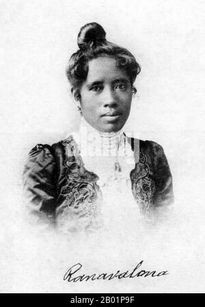 Madagascar/Algérie : Reine Ranavalona III (22 novembre 1861 - 23 mai 1917), photographiée en exil à Alger par Jean Geiser (1848-1923), c. 1905. Ranavalona III fut le dernier souverain du Royaume de Madagascar. Elle régna du 30 juillet 1883 au 28 février 1897, dans un règne marqué par des efforts continus et finalement futiles pour résister aux desseins coloniaux du gouvernement de la France. Jeune femme, elle a été sélectionnée parmi plusieurs andriana (nobles) qualifiés pour succéder à la reine Ranavalona II à sa mort. Banque D'Images