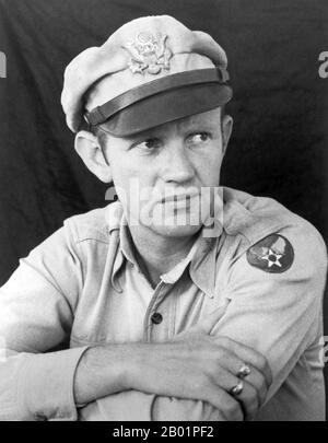 Chine/USA : David Lee 'Tex' Hill (13 juillet 1915 - 11 octobre 2007), pilote de chasse et as Flying Tigers pendant la Seconde Guerre mondiale, c. 1943. Le brigadier général David Lee « Tex » Hill a servi de chef du 2e escadron du groupe de volontaires américains (Flying Tigers) et a commandé le 75e escadron de chasse et le 23e groupe de chasse de l'Army Air corps. Il fut également le premier commandant de la Texas Air National Guard. Banque D'Images