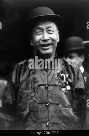 Etats-Unis : homme chinois souriant. New York Chinatown, 7 juin 1915. Le quartier chinois de Manhattan, qui abrite la plus grande enclave chinoise de l'hémisphère occidental, est situé dans le quartier de Manhattan à New York. Le quartier chinois de Manhattan est l'une des plus anciennes enclaves ethniques chinoises en dehors de l'Asie. Jusqu'aux années 1960, la majorité de la population chinoise de Chinatown a émigré de la province de Guangdong et de Hong Kong, donc ils étaient des locuteurs natifs du cantonais, en particulier les dialectes cantonais et taishan. Une minorité de Hakka était également représentée. Banque D'Images