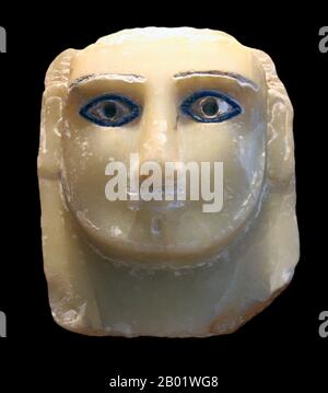 Yémen : tête d'albâtre de l'ancienne Arabie du Sud, c. 100 BCE - 100 EC. Photo de Einsamer Schütze (licence CC BY-sa 3,0). L'Arabie du Sud en tant que terme général se réfère à plusieurs régions actuellement reconnues, en premier lieu la République du Yémen ; pourtant, elle a historiquement également inclus Najran, Jizan et Asir qui sont actuellement en Arabie Saoudite, et Dhofar actuellement à Oman. Les frontières de l'Arabie du Sud telles que conçues linguistiquement comprendraient les peuples historiques parlant les langues arabes du Sud ainsi que les dialectes voisins de l'arabe, et leurs descendants. Banque D'Images