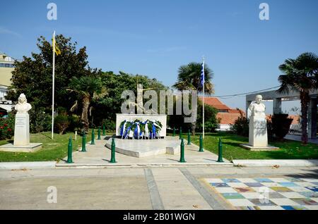 Alexandropolis, Grèce - 17 septembre 2016 : monument de Domna et Chatzi Antonis Bisbizi, combattants de la liberté au XIXe siècle Banque D'Images