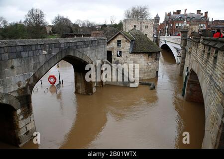 York. 17 février 2020. La photo prise le 17 février 2020 montre le pont Lendal, à York, en Grande-Bretagne. Crédit: Craig Brough/Xinhua/Alay Live News Banque D'Images