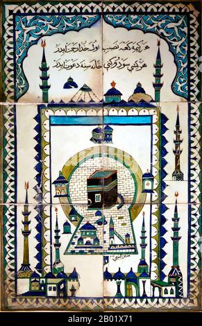 La Kaaba (ou Qaaba; arabe: الكعبة‎ al-Kaʿbah; Anglais: Le Cube) est un bâtiment en forme de cuboïde à la Mecque, en Arabie Saoudite, et est le site le plus sacré de l'Islam. Le Coran affirme que la Kaaba a été construite par Abraham (Ibrahim en arabe) et son fils Ismael (Isma'il en arabe), après que ce dernier s'est installé en Arabie. Le bâtiment a une mosquée construite autour, le Masjid al-Haram. Tous les musulmans du monde entier font face à la Kaaba lors de prières, où qu'ils soient. C'est ce qu'on appelle faire face au Qibla. L'un des Cinq Piliers de l'Islam exige que chaque musulman réalise le pèlerinage du Hadj au moins Banque D'Images