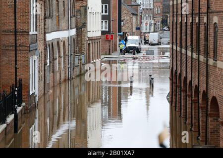 York. 17 février 2020. La photo prise le 17 février 2020 montre l'inondation de Skeldergate, à York, en Grande-Bretagne. Crédit: Craig Brough/Xinhua/Alay Live News Banque D'Images