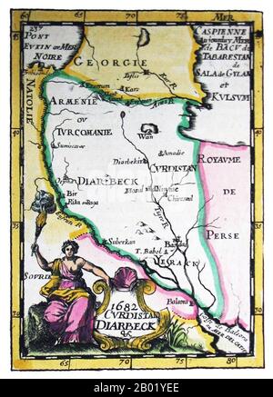 Moyen-Orient : carte du Kurdistan - 'Curdistan Diarbeck' - publié par Alain Manneson Mallet (1630-1706), 1682. Le Kurdistan ou « Terre des Kurdes » est une région géoculturelle grossièrement définie dans laquelle les Kurdes forment une population majoritaire importante, et où la culture, la langue et l'identité nationale kurdes ont historiquement été basées. L'utilisation contemporaine du Kurdistan fait référence à des parties de l'est de la Turquie (Kurdistan turc), du nord de l'Irak (Kurdistan irakien), du nord-ouest de l'Iran (Kurdistan iranien) et du nord de la Syrie habitées principalement par des Kurdes. Banque D'Images