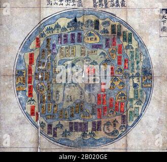 Corée : Atlas du monde ('CH'ŏnha chido') montrant la Chine, l''Empire du milieu', comme centre du monde, 19ème siècle ce CH'ŏnha chido ('carte de tous sous le ciel') a été produit en Corée au 19ème siècle, une copie d'un atlas coréen traditionnel produit au début de la dynastie Choson (1392-1910). La structure de la carte est simple. Un continent principal, contenant la Chine, la Corée et un certain nombre de pays historiquement connus occupe le centre de la carte circulaire, entouré d'un anneau de mer enveloppant, qui est lui-même entouré d'un anneau extérieur de terre. Banque D'Images