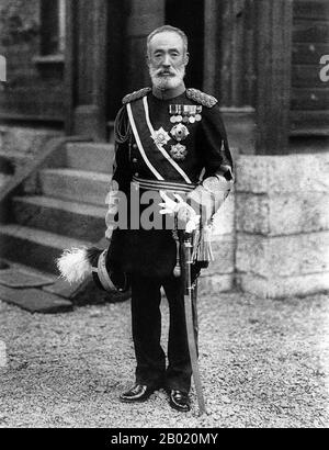Japon : comte Maresuke Nogi (25 décembre 1849 - 13 septembre 1912), général de l'armée impériale japonaise. Le comte Nogi Maresuke, GCB, également connu sous le nom de Kiten, est un général de l'armée impériale japonaise et un gouverneur de Taïwan. Il est l'un des commandants lors de la capture de Port Arthur en Chine en 1894, et le massacre subséquent de milliers de civils chinois. Il est une figure éminente de la guerre russo-japonaise de 1904-1905, en tant que commandant des forces qui capturent Port Arthur aux Russes. Il était un héros national dans le Japon impérial comme un modèle de loyauté féodale et de sacrifice de soi. Banque D'Images