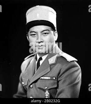 Norodom Sihanouk (né le 31 octobre 1922) fut le roi du Cambodge de 1941 à 1955 et de 1993 jusqu'à sa retraite et son abdication volontaire le 7 octobre 2004 en faveur de son fils, l'actuel roi Norodom Sihamoni. Après son abdication, il était connu comme le Roi-Père du Cambodge, une position dans laquelle il a conservé bon nombre de ses anciennes responsabilités en tant que monarque constitutionnel. Il est mort d'une crise cardiaque à Beijing, en Chine, le 15 octobre 2012. Banque D'Images