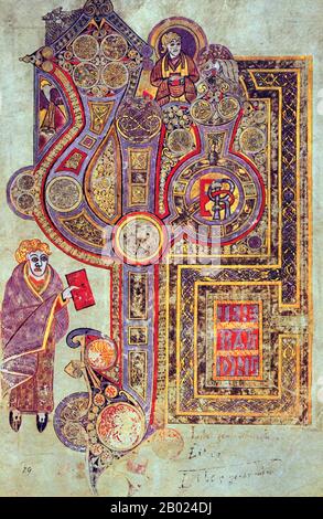 Irlande/Écosse : folio 29 recto. L'Incipit à l'Évangile de Matthieu, le Livre de Kells, c. 800 EC. Le Livre de Kells (en irlandais : Leabhar Cheanannais) (Dublin, Trinity College Library, MS A. I. (58), parfois connu sous le nom de Livre de Columba) est un livre de l'Évangile manuscrit enluminé en latin, contenant les quatre Évangiles du Nouveau Testament ainsi que divers textes et tableaux du Préfatoire. Il a été créé par des moines celtiques vers 800 ou un peu plus tôt. Le texte des Évangiles est largement tiré de la Vulgate, bien qu'il comprenne également plusieurs passages tirés de versions antérieures de la Bible. Banque D'Images