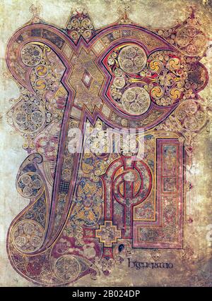 Irlande/Écosse : le Livre de Kells, c. 800 EC. Matthieu 1 :18, la célèbre page Chi-rho. Chi et rho sont les deux premières lettres du mot Christ en grec. Le Livre de Kells (en irlandais : Leabhar Cheanannais) (Dublin, Trinity College Library, MS A. I. (58), parfois connu sous le nom de Livre de Columba) est un livre de l'Évangile manuscrit enluminé en latin, contenant les quatre Évangiles du Nouveau Testament ainsi que divers textes et tableaux du Préfatoire. Il a été créé par des moines celtiques vers 800 ou un peu plus tôt. Le texte des Évangiles est largement tiré de la Vulgate. Banque D'Images