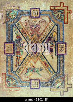 Irlande/Écosse : folio 290v, quatre symboles évangélistes. Le Livre de Kells, c. 800 EC. Le Livre de Kells (en irlandais : Leabhar Cheanannais) (Dublin, Trinity College Library, MS A. I. (58), parfois connu sous le nom de Livre de Columba) est un livre de l'Évangile manuscrit enluminé en latin, contenant les quatre Évangiles du Nouveau Testament ainsi que divers textes et tableaux du Préfatoire. Il a été créé par des moines celtiques vers 800 ou un peu plus tôt. Le texte des Évangiles est largement tiré de la Vulgate, bien qu'il comprenne également plusieurs passages tirés des versions antérieures de la Bible connues sous le nom de Vetus L. Banque D'Images