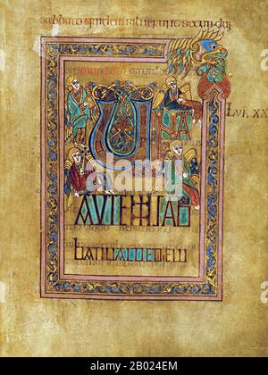 Irlande/Écosse : folio 285r, texte décoré, Una autem sabbati valde. Le Livre de Kells, c. 800 EC. Le Livre de Kells (en irlandais : Leabhar Cheanannais) (Dublin, Trinity College Library, MS A. I. (58), parfois connu sous le nom de Livre de Columba) est un livre de l'Évangile manuscrit enluminé en latin, contenant les quatre Évangiles du Nouveau Testament ainsi que divers textes et tableaux du Préfatoire. Il a été créé par des moines celtiques vers 800 ou un peu plus tôt. Le texte des Évangiles est largement tiré de la Vulgate, bien qu'il comprenne également plusieurs passages tirés de versions antérieures de la Bible. Banque D'Images