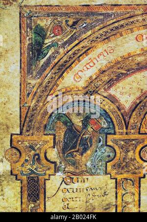 Irlande/Écosse : une page du Canon Eusabian (détail). Le Livre de Kells, c. 800 EC. Le Livre de Kells (en irlandais : Leabhar Cheanannais) (Dublin, Trinity College Library, MS A. I. (58), parfois connu sous le nom de Livre de Columba) est un livre de l'Évangile manuscrit enluminé en latin, contenant les quatre Évangiles du Nouveau Testament ainsi que divers textes et tableaux du Préfatoire. Il a été créé par des moines celtiques vers 800 ou un peu plus tôt. Le texte des Évangiles est largement tiré de la Vulgate, bien qu'il comprenne également plusieurs passages tirés de versions antérieures de la Bible. Banque D'Images