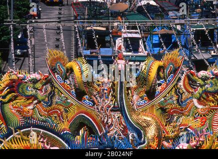 Le Temple Nantien est dédié à Matsu, déesse de la mer. Mazu (Wade–Giles: Matsu, Vietnamien: Ma To) est la déesse indigène de la mer qui est dit de protéger les pêcheurs et les marins, et est invoqué comme le Saint patron de tous les Chinois du Sud et les Asiatiques de l'est. Né en tant que Lin Moniang à Fujian vers 960 ce, le culte de Mazu a commencé autour de la dynastie Ming, quand de nombreux temples dédiés à elle ont été érigés dans toute la Chine continentale, se propageant plus tard à d'autres pays avec des populations chinoises d'outre-mer. Mazu est largement adorée dans les zones côtières du sud-est de la Chine et de la région voisine Banque D'Images