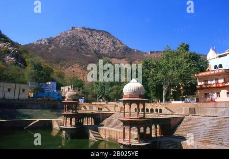 Le Vinay Vilas Mahal (Palais de la Ville) a été construit en 1793 ce par Raja Bakhtayar Singh (Maharaja Bakhtawar Singh (r. 1790 - 1815 CE). Le Bala Quila (fort d'Alwar) a peut-être été construit par Nikumkh Rajplats autour de 928 ce, plus probablement construit par Hasan Khan Mewati en 1492 ce. Il a ensuite été occupé par Mughals et Jats. En 1775 ce, le fort fut conquis par Maharao Raja Pratap Singh, fondateur de l'État princier d'Alwar. Banque D'Images