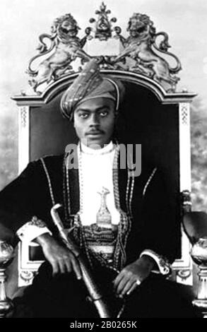 Sayyid Ali bin Hamud Al-Bussaid (7 juin 1884 – 20 décembre 1918) (arabe : علي بن حمود البوسعيد‎) était le huitième sultan de Zanzibar. Ali a gouverné Zanzibar du 20 juillet 1902 au 9 décembre 1911, ayant succédé au trône de la mort de son père, le septième sultan. Il n'a servi que quelques années comme sultan à cause de la maladie. En 1911, il abdiqua en faveur de son beau-frère Sayyid Khalifa bin Harub Al-Bussaid. Banque D'Images