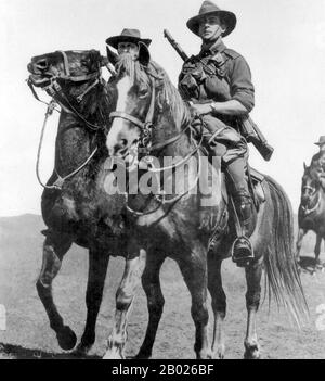 Turquie/campagne de Gallipoli : membres du 1er régiment australien de chevaux légers. Photo prise en Australie avant leur départ pour Gallipoli, vers 1914. La campagne de Gallipoli, également connue sous le nom de campagne des Dardanelles ou bataille de Gallipoli ou bataille de Çanakkale, a eu lieu sur la péninsule de Gallipoli dans l'Empire ottoman (aujourd'hui Gelibolu dans la Turquie actuelle) entre le 25 avril 1915 et le 9 janvier 1916, pendant la première Guerre mondiale. Une opération conjointe britannique et française a été organisée pour capturer la capitale ottomane Constantinople (Istanbul) et sécuriser une route maritime vers la Russie. La tentative a échoué. Banque D'Images