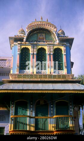 Ganesha, également orthographié Ganesa ou Ganesh, et aussi connu sous le nom de Ganapati, Vinayaka, et Pillaiyar, est l'une des divinités les plus connues et les plus largement adorées dans le panthéon hindou. Son image est trouvée dans toute l'Inde et le Népal. Les sectes hindous l'adorent indépendamment des affiliations. La dévotion à Ganesha est largement diffusée et s'étend aux Jains, aux bouddhistes et au-delà de l'Inde. Pushkar est l'une des plus anciennes villes de l'Inde. La date de sa fondation n'est pas connue, mais la légende associe Lord Brahma à sa création. Selon Rajputana Gazetteer, Pushkar était détenu par Checkhi Gurjars (Gujjjjjjars) jusqu'à environ Banque D'Images