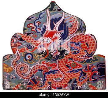 Les dragons chinois sont des créatures légendaires de la mythologie chinoise et du folklore. Dans l'art chinois, les dragons sont généralement représentés comme des créatures longues, à l'échelle, serpentine avec quatre jambes. Dans la terminologie yin et yang, un dragon est yang et complète un yin fenghuang ou 'Chinese phoenix'. Les dragons chinois symbolisent traditionnellement des puissances puissantes et favorables, en particulier le contrôle de l'eau, des précipitations, des ouragans et des inondations. Le dragon est aussi un symbole de puissance, de force et de bonne chance. Avec cela, l'empereur de Chine utilisait habituellement le dragon comme symbole de sa puissance et de sa force impériales. Banque D'Images