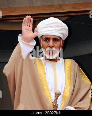 Qaboos bin Dit Al Dit (arabe: قابوس بن سعيد آل سعيد‎ Qābūs bin Saʿīd ʾĀl Saʿīd; né le 18 novembre 1940 est le Sultan d'Oman et ses dépendances. Il s'est levé au pouvoir après avoir renversé son père, A Déclaré bin Taimur, lors d'un coup d'État du palais en 1970. Il est le descendant de la 14ème génération du fondateur de la dynastie Al Bu sa'idi. Banque D'Images