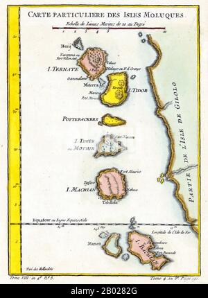 Les îles Maluku (également connues sous le nom de Moluques, Moluques et Spice) sont un archipel qui fait partie de l'Indonésie et fait partie de la plus grande région de l'Asie du Sud-est maritime. Tectoniquement, ils sont situés sur la plaque Halmahera dans la zone de collision de la mer de Molucca. Géographiquement, ils sont situés à l'est de Sulawesi (Celebes), à l'ouest de la Nouvelle-Guinée et au nord et à l'est du Timor. La plupart des îles sont montagneuses, certaines avec des volcans actifs, et jouissent d'un climat humide. La végétation des petites et étroites îles, englobées par la mer, est très luxuriante, y compris les forêts tropicales, sagou, Banque D'Images